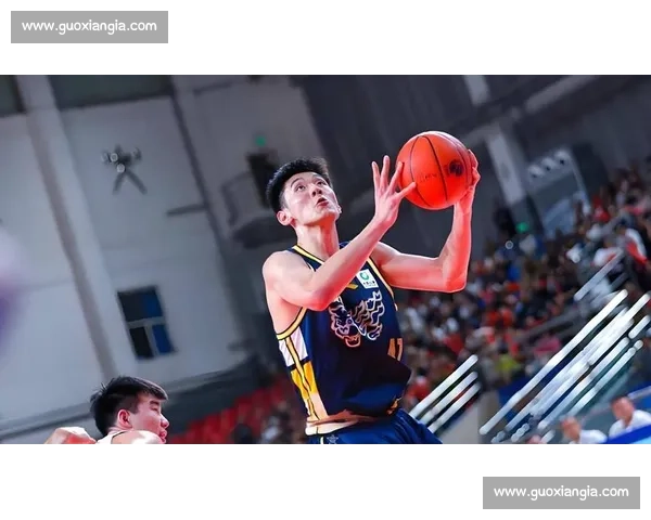 广东新星陈家政:60% 三分命中率,剑指胡徐核心位? 广东新星陈家政:60% 三分命中率,剑指胡徐核心位?