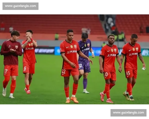 3-1 逆转!泰山阻击海港,中超争冠格局大乱 3-1 逆转!泰山阻击海港,中超争冠格局大乱